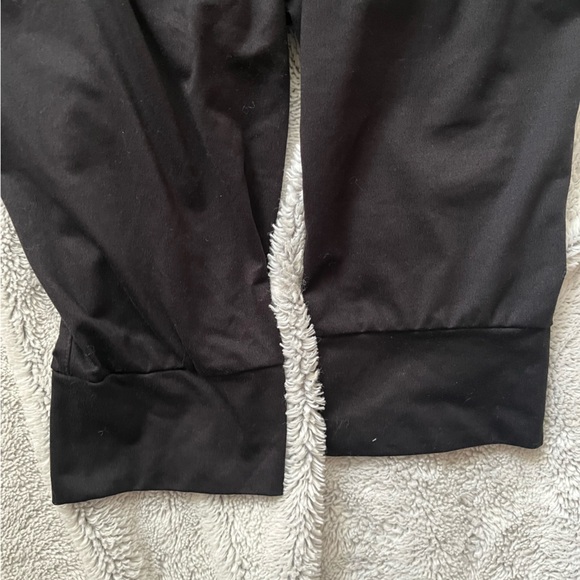 Gently used women’s the north face large black cropped motivation jogger - Picture 5 of 5